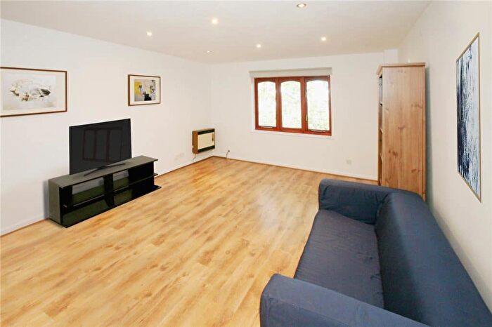 2 Bedroom Flat To Rent In Gresham Way, London, SW19