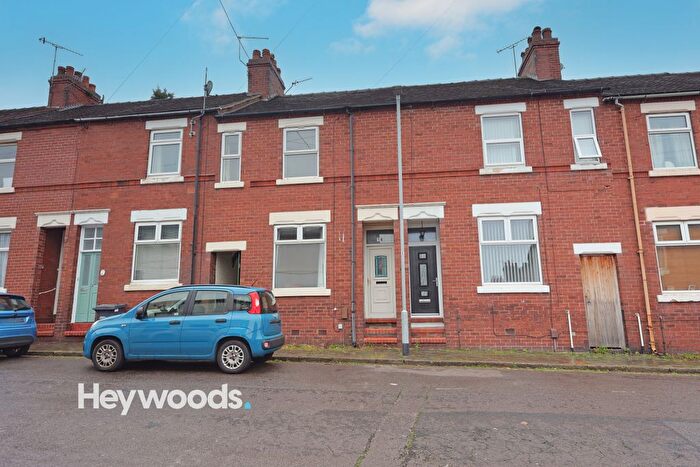 4 Bedroom Terraced House To Rent In Hill Street, Newcastle-Under-Lyme, Staffordshire, ST5