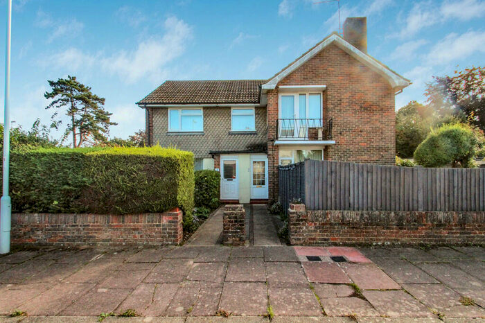 2 Bedroom Ground Flat To Rent In Burford Close, Worthing, BN14