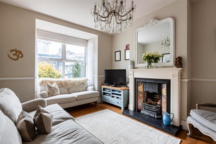 3 Bedroom House For Sale In Lesbourne Road, Reigate, RH2