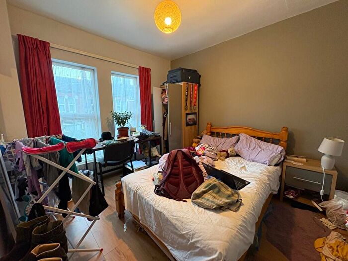 Semi-Detached House To Rent In Milton Road, Southampton, SO15
