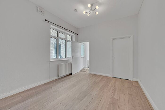 1 Bedroom Flat To Rent In Drake House, Stepney Way, Stepney Green, E1