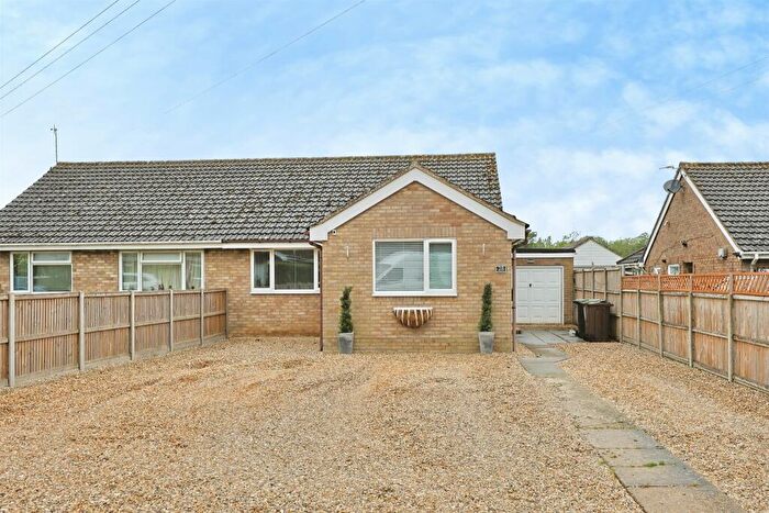 3 Bedroom Semi-Detached Bungalow For Sale In Crosskeys Way, Mattishall, Dereham, NR20