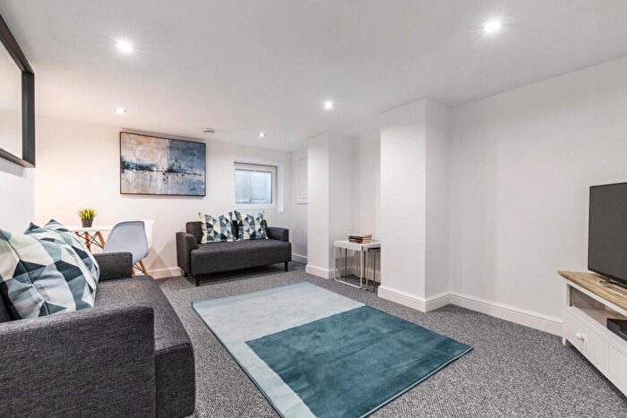 6 Bedroom House To Rent In Brookfield Place, Leeds, LS6