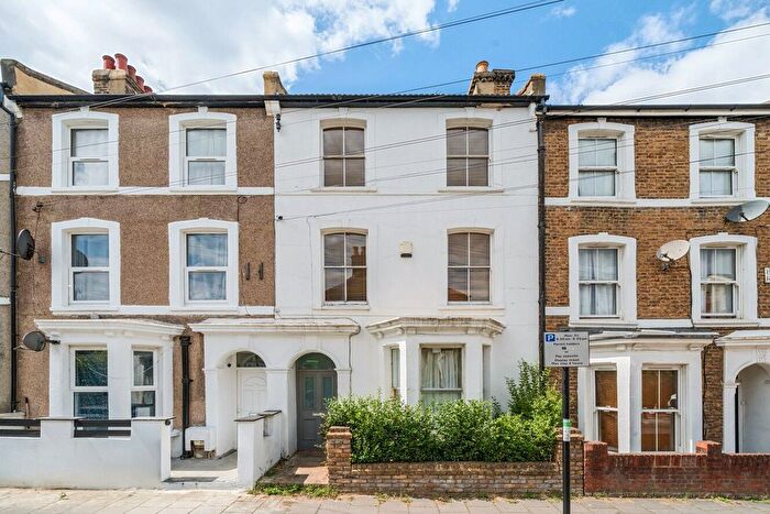 2 Bedroom Flat For Sale In Branksome Road, Brixton, London, SW2
