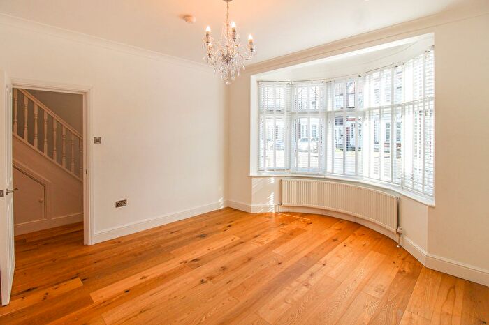 5 Bedroom End Of Terrace House To Rent In Coventry Road, Ilford, IG1