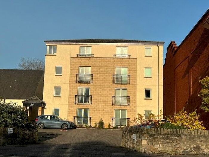 3 Bedroom Flat To Rent In Comely Bank, Edinburgh, EH4