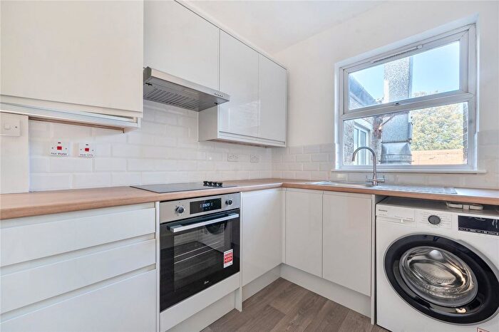 1 Bedroom Flat To Rent In Woodville Road, Thornton Heath, CR7