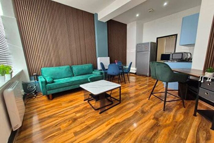 1 Bedroom Flat To Rent In Whitton Dene, Isleworth, TW7