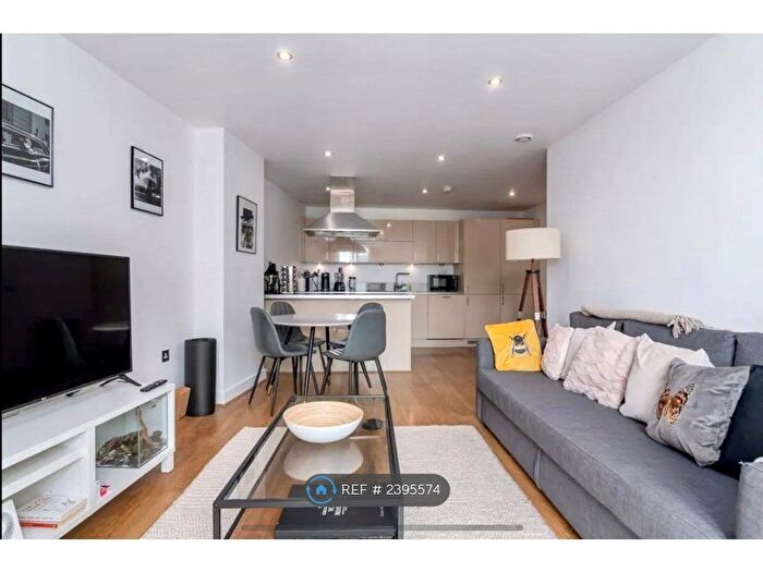 3 Bedroom Flat To Rent In Diprose Court, London, E3