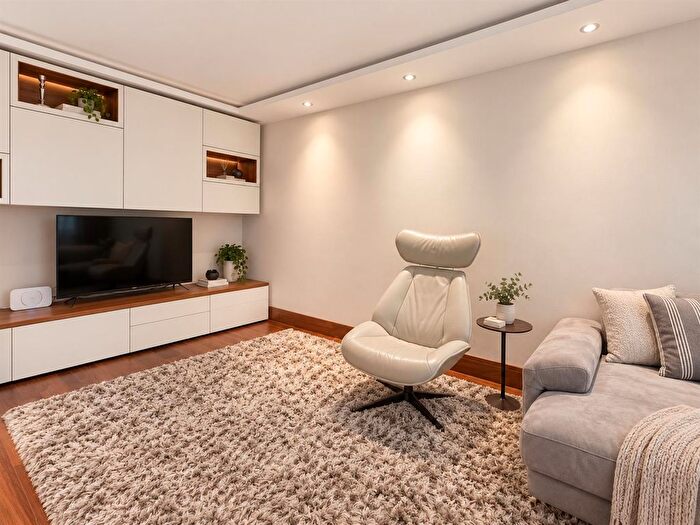 3 Bedroom Mews To Rent In Cato Street, London, W1H