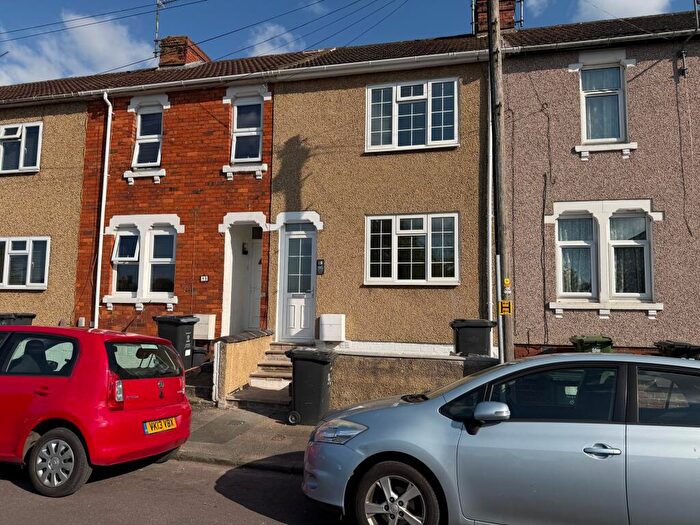 3 Bedroom Terraced House To Rent In Redcliffe Street, Swindon, Wiltshire, SN2