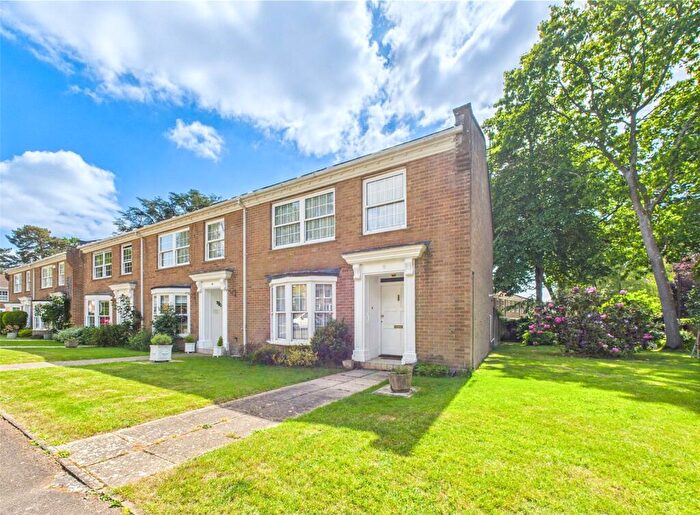 4 Bedroom End Of Terrace House For Sale In Cranwell Close, Bransgore, Christchurch, Dorset, BH23