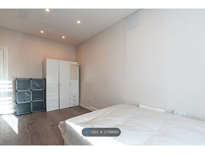 Studio To Rent In Cazenove Road, London, N16