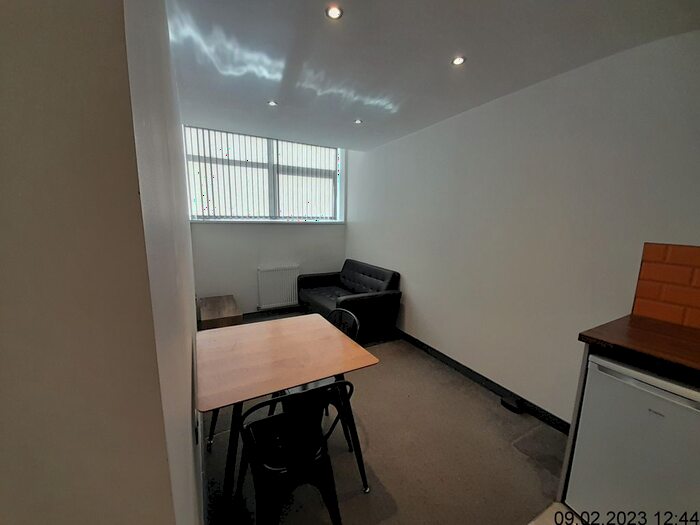 1 Bedroom Flat To Rent In George Street, Wakefield, WF1