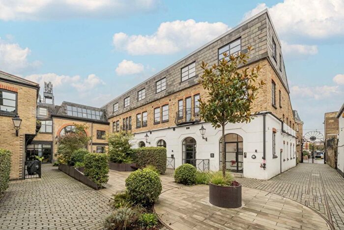 2 Bedroom Flat For Sale In Old Town, Clapham, SW4