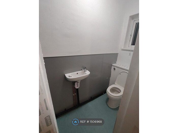 5 Bedroom Terraced House To Rent In Feenan Highway, Tilbury, RM18