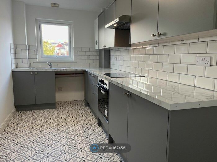 2 Bedroom Flat To Rent In Forrest Street, Airdrie, ML6