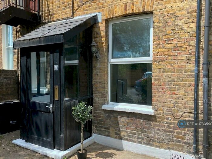 Studio To Rent In Solway Road, London, SE22