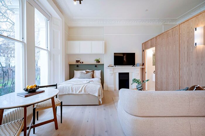 Studio To Rent In Kensington Gardens Square, London, W2
