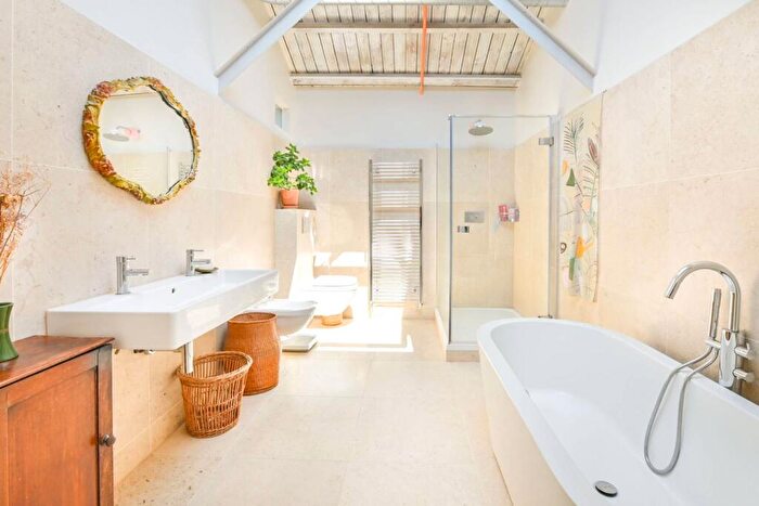 5 Bedroom Penthouse To Rent In Wotton Road, Gladstone Park, NW2