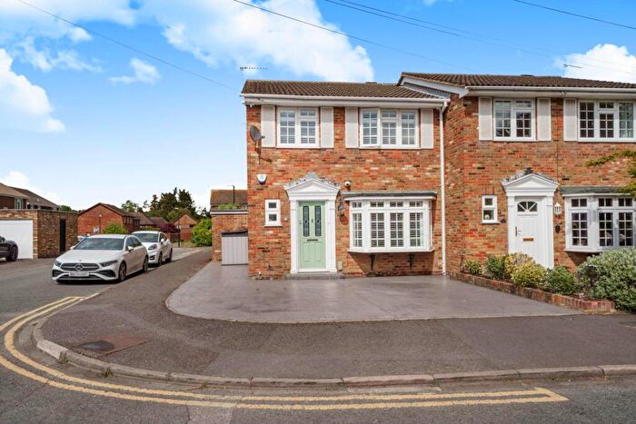 3 Bedroom Semi-Detached House For Sale In Little Melford, Maidenhead, SL6