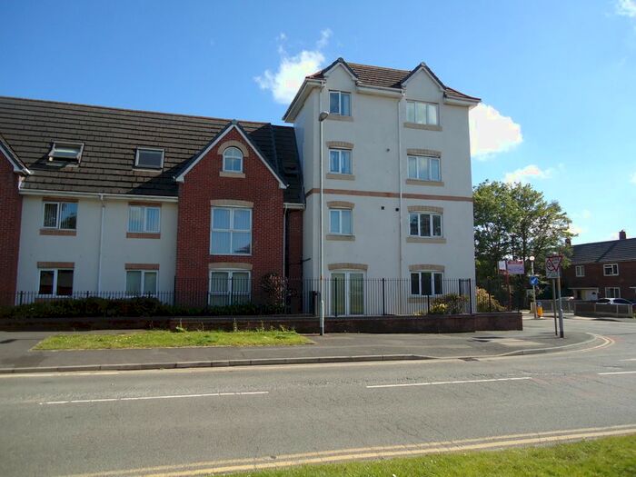 2 Bedroom Flat To Rent In Whalley Road, Middleton, Manchester, M24