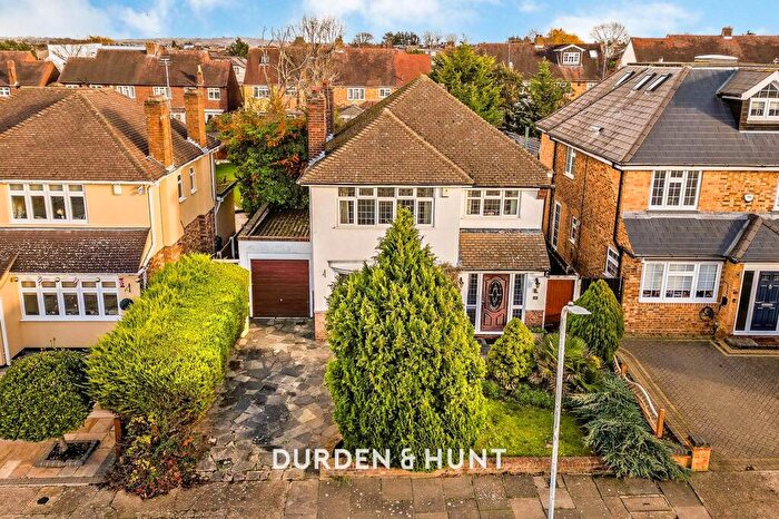 3 Bedroom Detached House For Sale In Nelwyn Avenue, Hornchurch, RM11