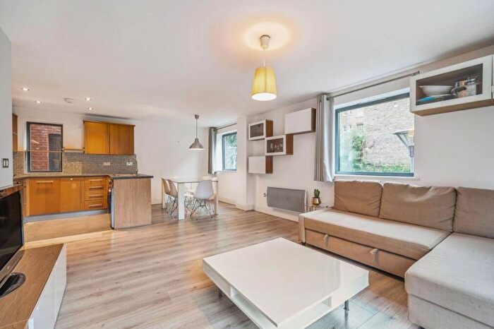 3 Bedroom Flat To Rent In Montaigne Close, London, SW1P