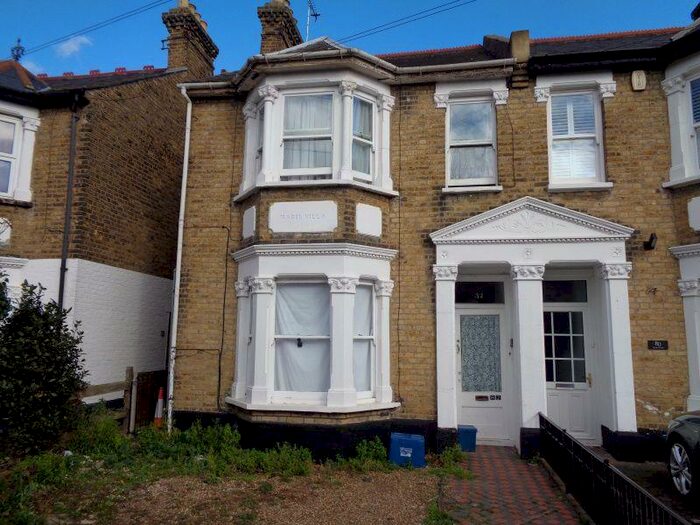 2 Bedroom Flat To Rent In Park Road, Westcliff-On-Sea, SS0