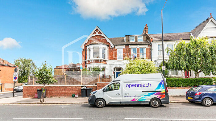 1 Bedroom Apartment For Sale In Ferme Park Road, Crouch End, N4
