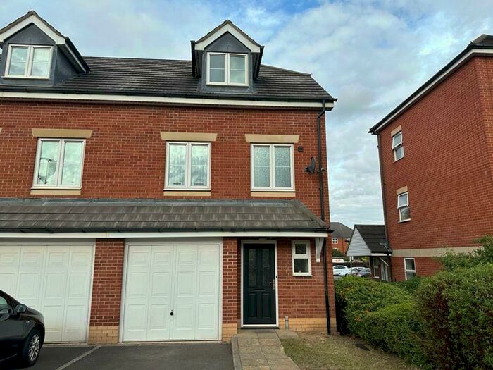 3 Bedroom Town House To Rent In Palgrave Road, Bedford, MK42