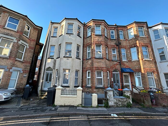2 Bedroom Flat To Rent In Purbeck Road, Bournemouth, BH2