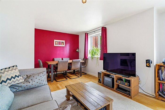 2 Bedroom Apartment For Sale In Old Hospital Close, SW12