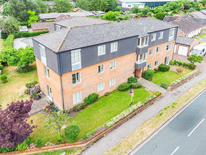 2 Bedroom Flat For Sale In Courtneys, The Courtneys, Selby, North Yorkshire, YO8
