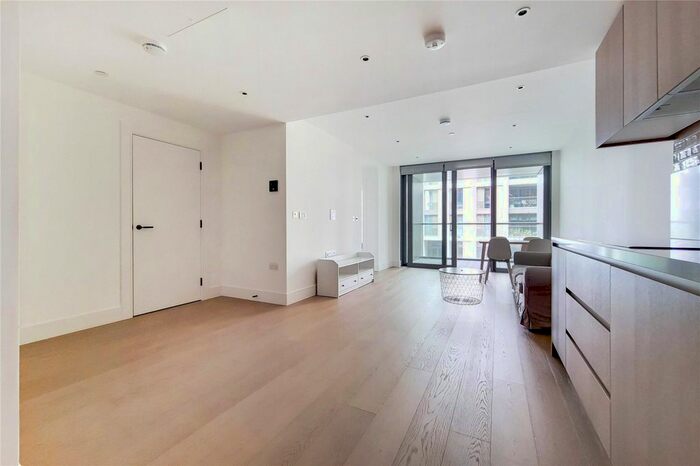 2 Bedroom Flat To Rent In Chartwell House, Palmer Road, SW11