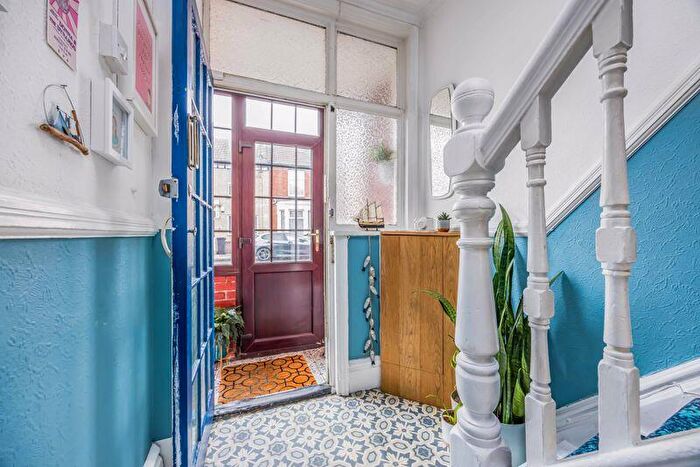 3 Bedroom Terraced House For Sale In Stamshaw Road, Portsmouth, PO2