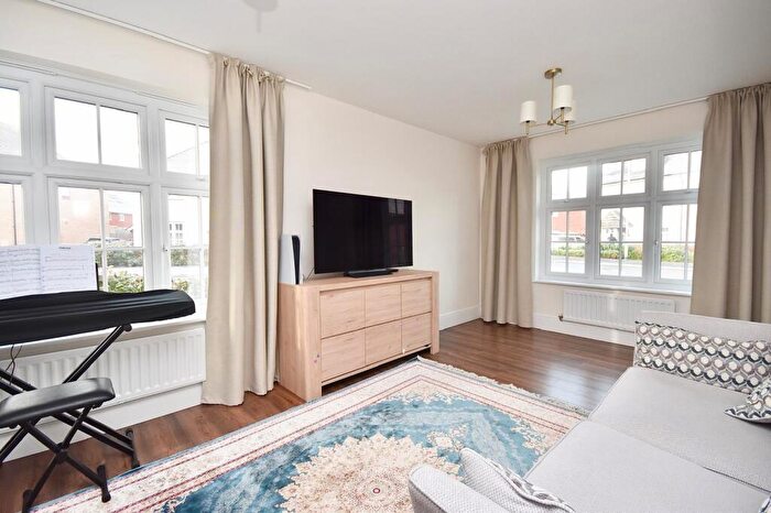 3 Bedroom Detached House For Sale In Kemsley Drive, Leighton Buzzard, LU7