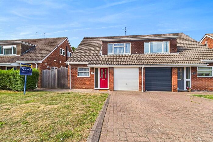 3 Bedroom Semi-Detached House For Sale In Severn Way, Tilehurst, Reading, Berkshire, RG30