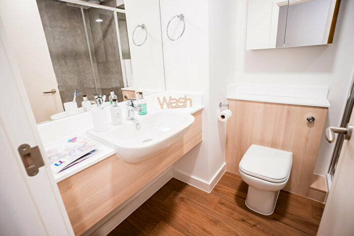 1 Bedroom Private Hall To Rent In High Street, Southampton, SO14