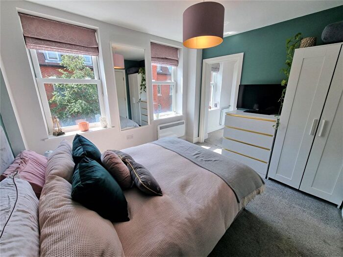 1 Bedroom Flat For Sale In Guildford, Surrey, GU1