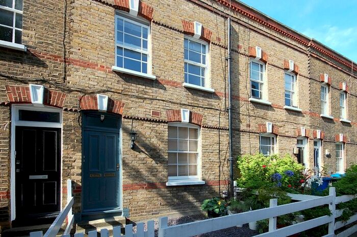 2 Bedroom Flat To Rent In Grange Walk, London, SE1