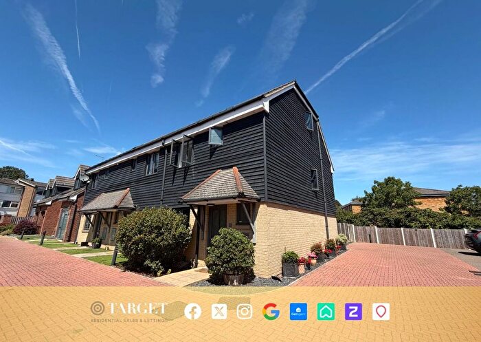 3 Bedroom End Of Terrace House To Rent In De Burgh Close, EN10