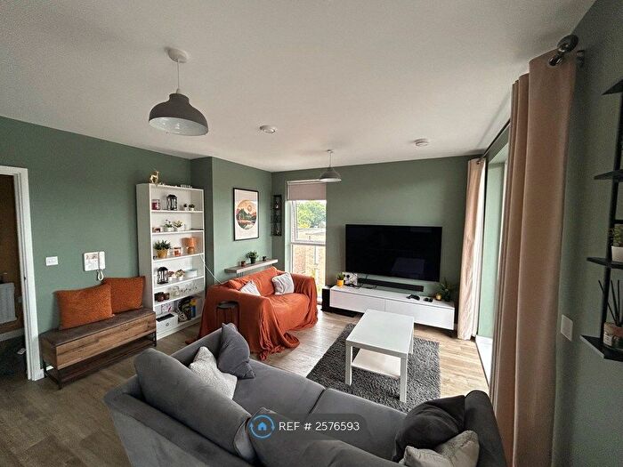 2 Bedroom Flat To Rent In Peregrine Drive, Brentwood, CM13