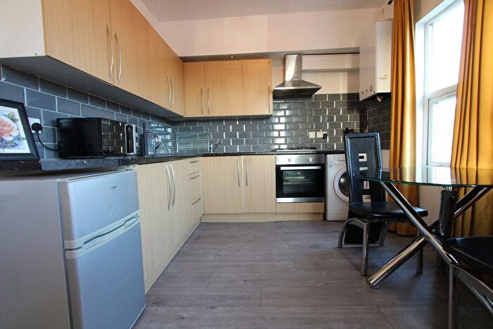 1 Bedroom Flat To Rent In Greyhound Lane, London, SW16