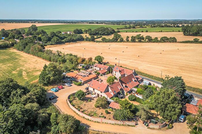 3 Bedroom Barn Conversion For Sale In Characterful Detached Barn Conversion In Roughton, NR11