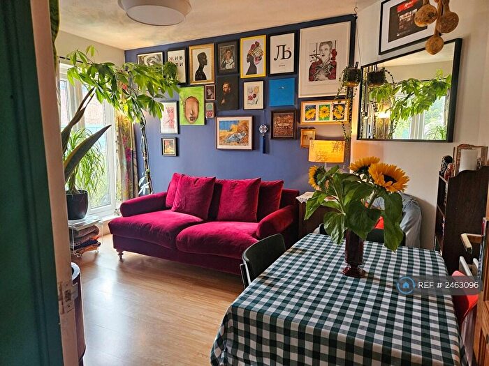 2 Bedroom Flat To Rent In Selby Road, London, SE20