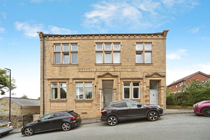 1 Bedroom Flat For Sale In St. Andrews Close, Leeds, LS13