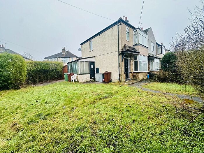 3 Bedroom Town House For Sale In Victoria Road, Pudsey, LS28