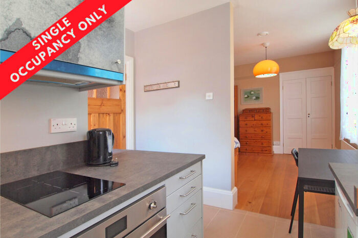 Studio To Rent In Downs Hill Road, Epsom, Surrey, KT18